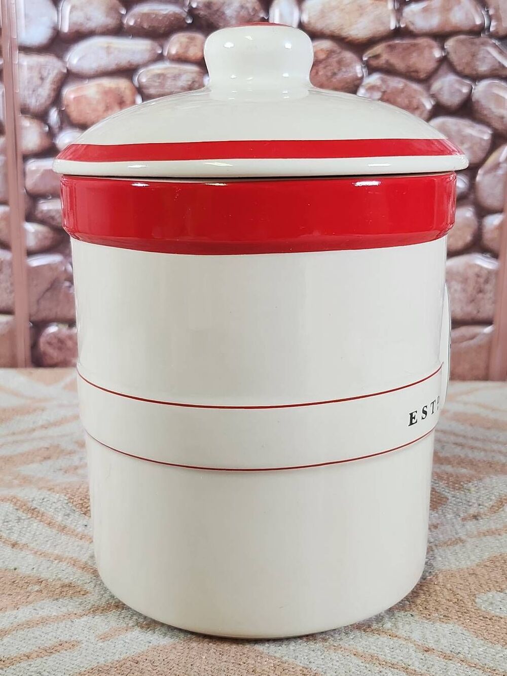 King Arthur Flour 1 quart Lidded Canister by Chantal - Picture 2 of 10